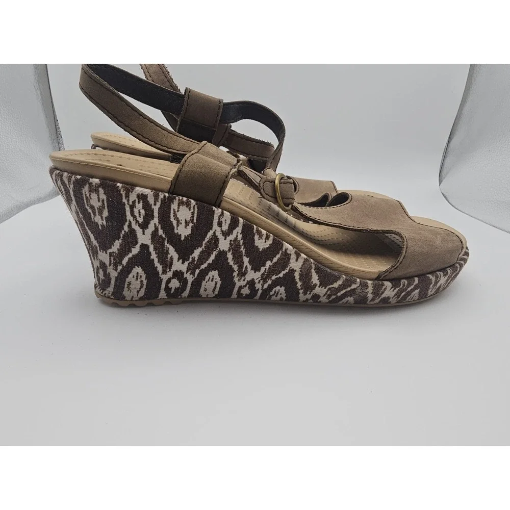 Crocs Women's. Wedge Sandals with Geographic Design Size 9‎